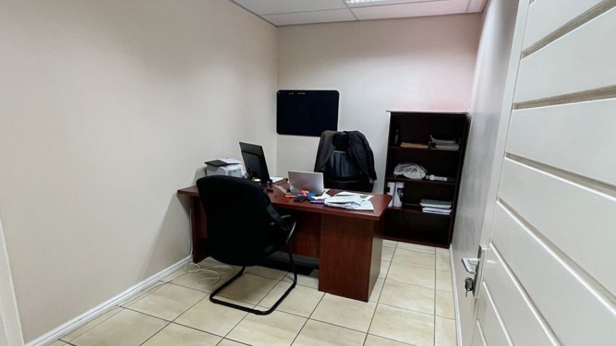 To Let Commercial Property for Rent in Newton Park Eastern Cape